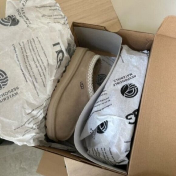 UGG Cream Slippers for Women - Picture 6 of 7